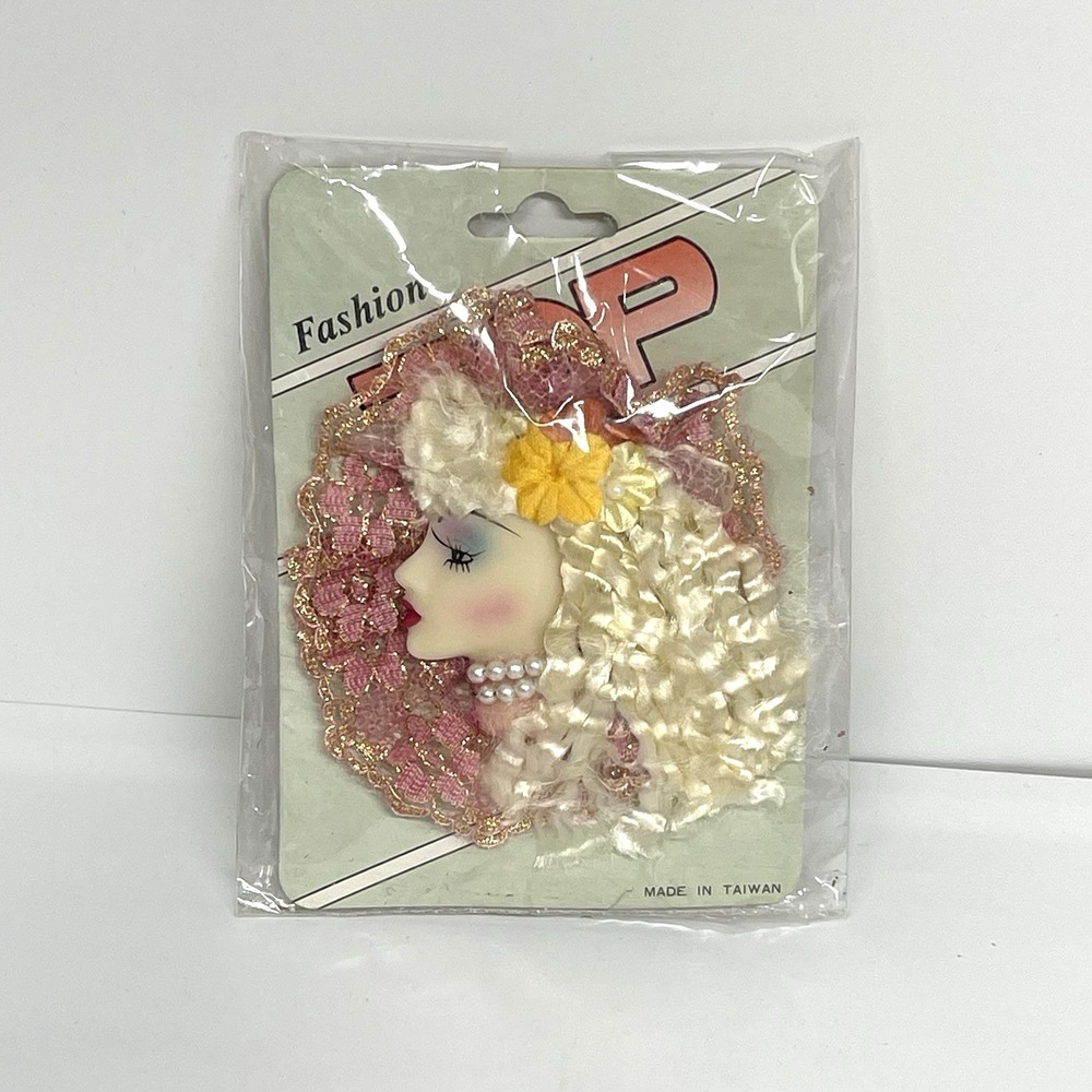 Art Deco Style Resin Lady Face Fur Collar Blonde Hair‎ Brooch Pin 3 Inch New